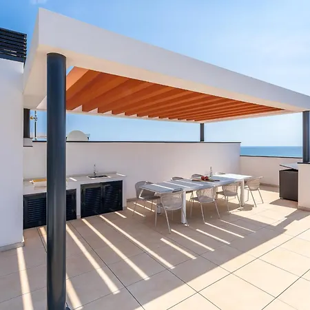 Penthouse Middle Views Апартаменты *