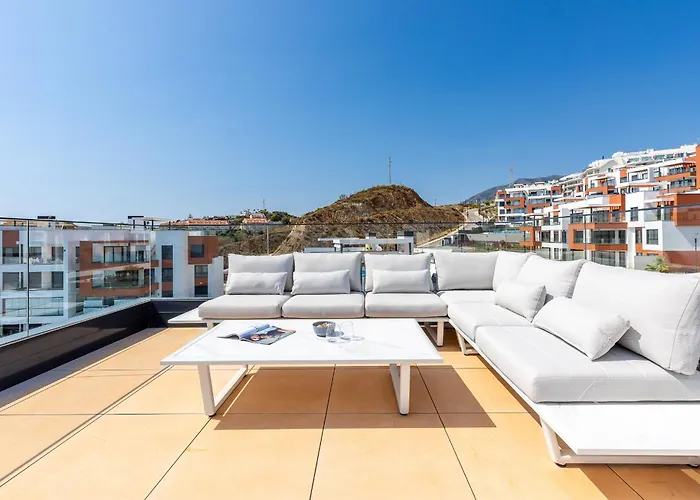 Penthouse Middle Views *